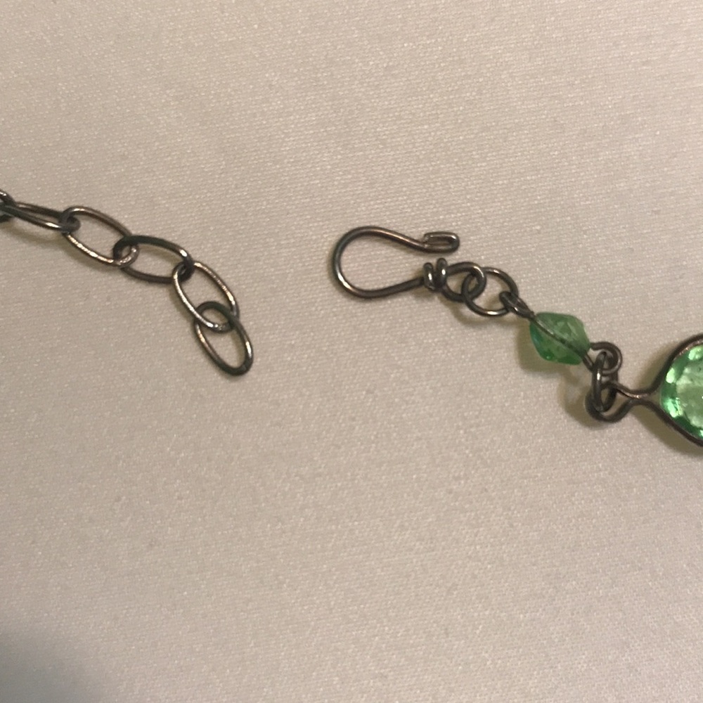 Elegant ornate light green three tier necklace - Picture 4 of 6